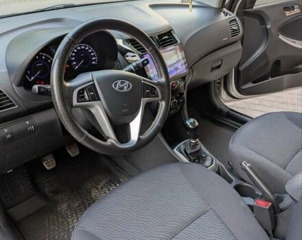 Сірий Хендай Акцент, об'ємом двигуна 1.6 л та пробігом 126 тис. км за 8600 $, фото 7 на Automoto.ua