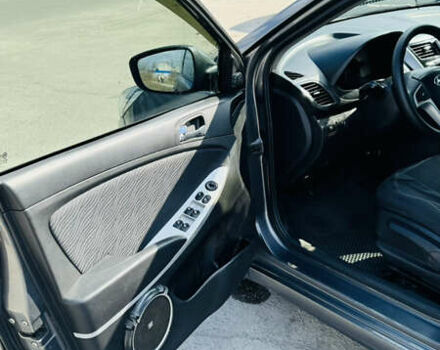 Сірий Хендай Акцент, об'ємом двигуна 1.4 л та пробігом 250 тис. км за 6700 $, фото 16 на Automoto.ua