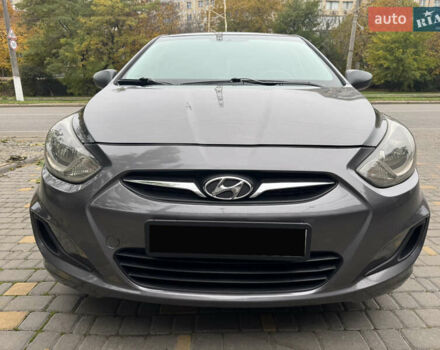 Серый Хендай Акцент, объемом двигателя 1.4 л и пробегом 253 тыс. км за 5200 $, фото 1 на Automoto.ua