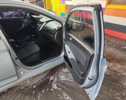 Серый Хендай Акцент, объемом двигателя 1.6 л и пробегом 227 тыс. км за 6350 $, фото 5 на Automoto.ua