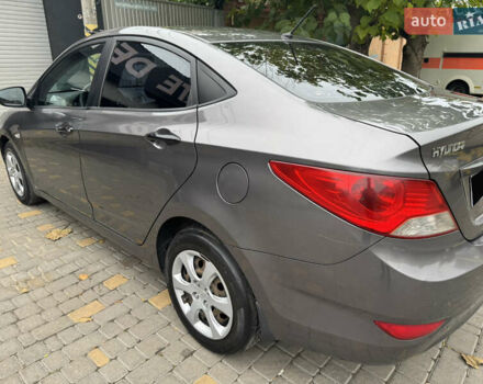 Серый Хендай Акцент, объемом двигателя 1.4 л и пробегом 253 тыс. км за 5200 $, фото 4 на Automoto.ua