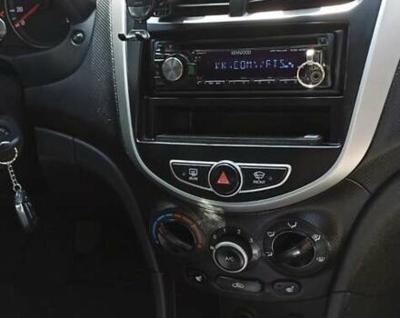 Серый Хендай Акцент, объемом двигателя 1.4 л и пробегом 175 тыс. км за 6800 $, фото 10 на Automoto.ua