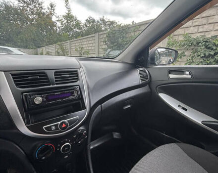 Сірий Хендай Акцент, об'ємом двигуна 1.4 л та пробігом 123 тис. км за 8100 $, фото 16 на Automoto.ua