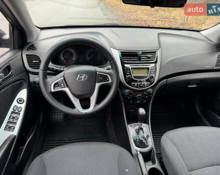 Серый Хендай Акцент, объемом двигателя 1.4 л и пробегом 125 тыс. км за 7500 $, фото 11 на Automoto.ua