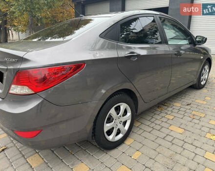 Серый Хендай Акцент, объемом двигателя 1.4 л и пробегом 253 тыс. км за 5200 $, фото 5 на Automoto.ua