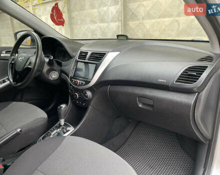 Хендай Акцент 2011 у Одесі на Automoto.ua Сірий Хендай Акцент, об'ємом двигуна 1.4 л та пробігом 184 тис. км за 7200 $, фото 39 на Automoto.ua