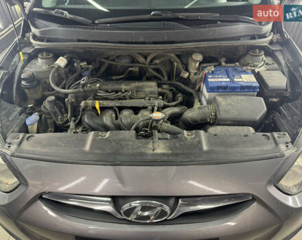 Серый Хендай Акцент, объемом двигателя 1.4 л и пробегом 253 тыс. км за 5200 $, фото 11 на Automoto.ua