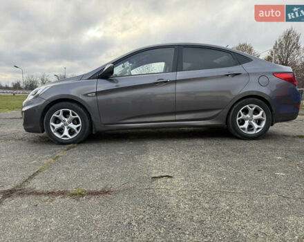 Серый Хендай Акцент, объемом двигателя 1.4 л и пробегом 206 тыс. км за 6400 $, фото 2 на Automoto.ua