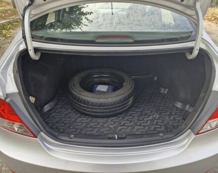 Серый Хендай Акцент, объемом двигателя 1.4 л и пробегом 173 тыс. км за 6800 $, фото 14 на Automoto.ua