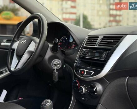 Сірий Хендай Акцент, об'ємом двигуна 1.4 л та пробігом 138 тис. км за 6499 $, фото 12 на Automoto.ua