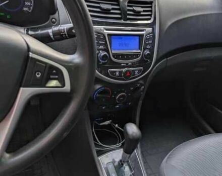 Серый Хендай Акцент, объемом двигателя 1.4 л и пробегом 233 тыс. км за 6480 $, фото 5 на Automoto.ua