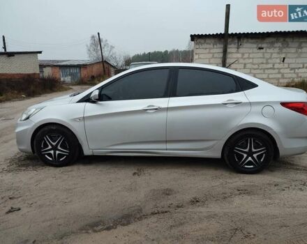 Серый Хендай Акцент, объемом двигателя 1.4 л и пробегом 177 тыс. км за 6100 $, фото 6 на Automoto.ua
