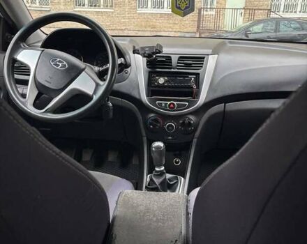 Серый Хендай Акцент, объемом двигателя 1.4 л и пробегом 140 тыс. км за 6800 $, фото 14 на Automoto.ua