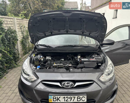 Сірий Хендай Акцент, об'ємом двигуна 1.4 л та пробігом 123 тис. км за 8100 $, фото 20 на Automoto.ua