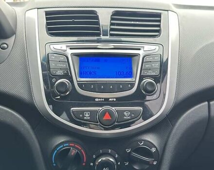 Серый Хендай Акцент, объемом двигателя 1.4 л и пробегом 180 тыс. км за 8100 $, фото 18 на Automoto.ua