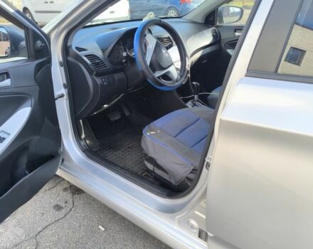 Серый Хендай Акцент, объемом двигателя 1.4 л и пробегом 176 тыс. км за 6500 $, фото 9 на Automoto.ua