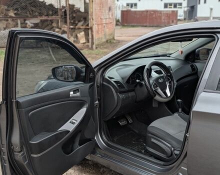 Сірий Хендай Акцент, об'ємом двигуна 1.4 л та пробігом 200 тис. км за 6450 $, фото 6 на Automoto.ua