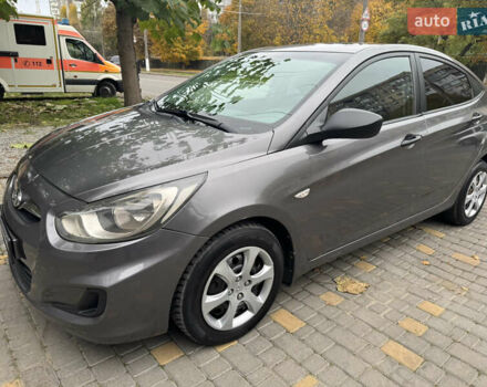 Серый Хендай Акцент, объемом двигателя 1.4 л и пробегом 253 тыс. км за 5200 $, фото 3 на Automoto.ua