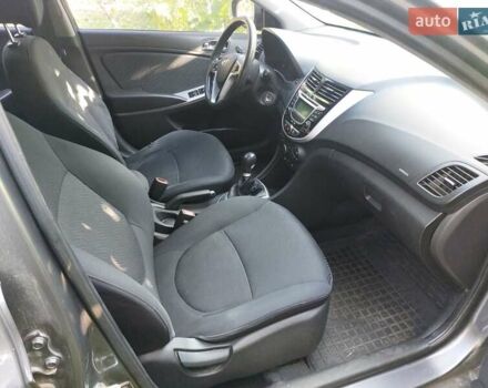 Сірий Хендай Акцент, об'ємом двигуна 1.4 л та пробігом 320 тис. км за 6100 $, фото 4 на Automoto.ua