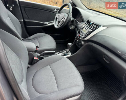 Серый Хендай Акцент, объемом двигателя 1.4 л и пробегом 125 тыс. км за 7500 $, фото 8 на Automoto.ua