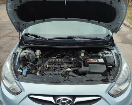 Серый Хендай Акцент, объемом двигателя 1.4 л и пробегом 153 тыс. км за 8700 $, фото 8 на Automoto.ua