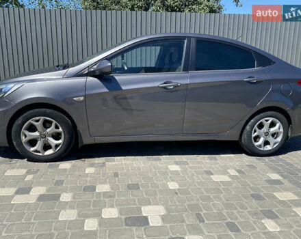 Серый Хендай Акцент, объемом двигателя 1.4 л и пробегом 200 тыс. км за 6950 $, фото 5 на Automoto.ua