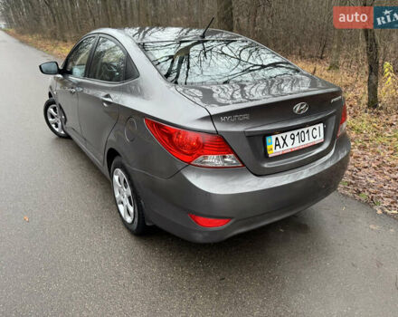 Серый Хендай Акцент, объемом двигателя 1.4 л и пробегом 125 тыс. км за 7500 $, фото 6 на Automoto.ua