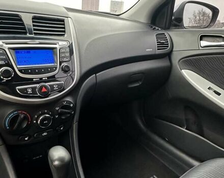 Серый Хендай Акцент, объемом двигателя 1.4 л и пробегом 180 тыс. км за 8100 $, фото 24 на Automoto.ua