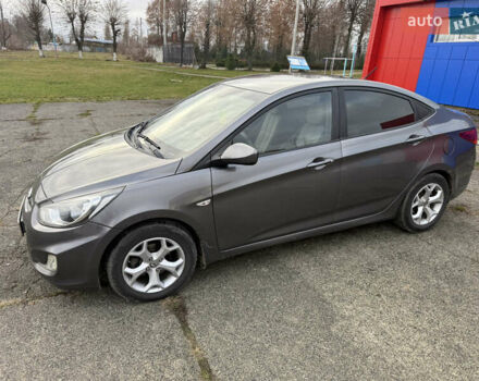 Серый Хендай Акцент, объемом двигателя 1.4 л и пробегом 206 тыс. км за 6400 $, фото 3 на Automoto.ua