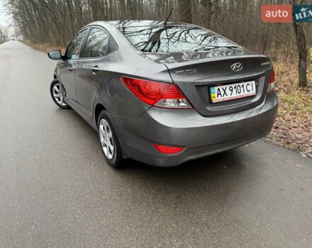 Серый Хендай Акцент, объемом двигателя 1.4 л и пробегом 125 тыс. км за 7500 $, фото 3 на Automoto.ua
