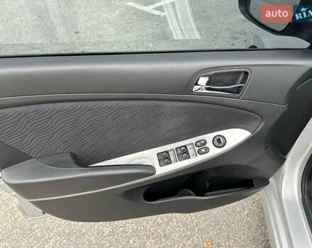 Серый Хендай Акцент, объемом двигателя 1.4 л и пробегом 180 тыс. км за 8100 $, фото 17 на Automoto.ua