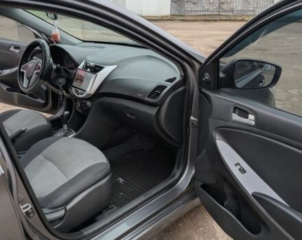 Сірий Хендай Акцент, об'ємом двигуна 1.4 л та пробігом 200 тис. км за 6450 $, фото 11 на Automoto.ua