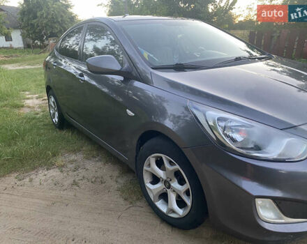 Серый Хендай Акцент, объемом двигателя 1.4 л и пробегом 200 тыс. км за 6950 $, фото 2 на Automoto.ua