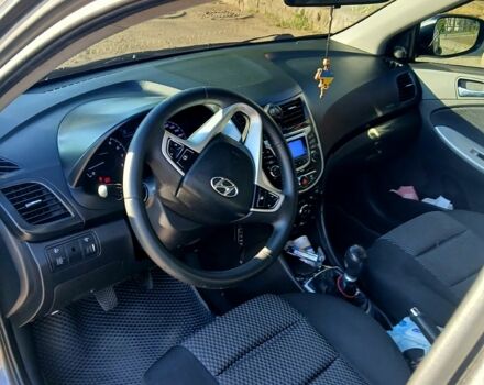 Серый Хендай Акцент, объемом двигателя 1.4 л и пробегом 229 тыс. км за 6500 $, фото 5 на Automoto.ua