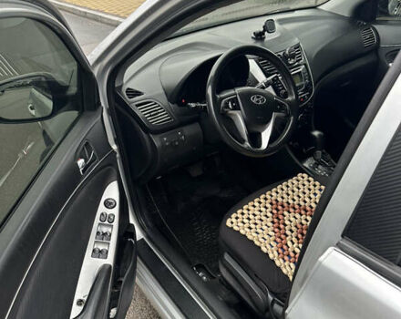 Серый Хендай Акцент, объемом двигателя 1.4 л и пробегом 250 тыс. км за 5400 $, фото 10 на Automoto.ua