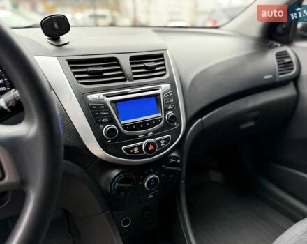 Серый Хендай Акцент, объемом двигателя 1.4 л и пробегом 201 тыс. км за 4950 $, фото 8 на Automoto.ua