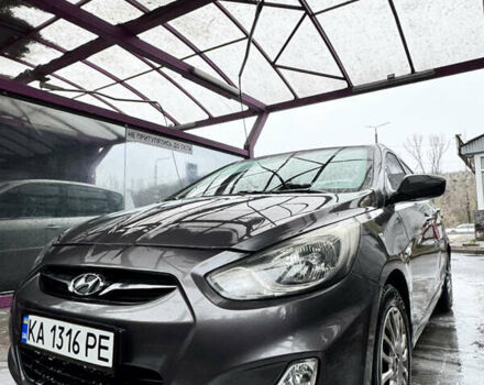 Серый Хендай Акцент, объемом двигателя 1.4 л и пробегом 175 тыс. км за 8000 $, фото 3 на Automoto.ua