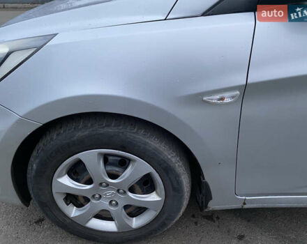 Серый Хендай Акцент, объемом двигателя 1.4 л и пробегом 170 тыс. км за 6800 $, фото 12 на Automoto.ua