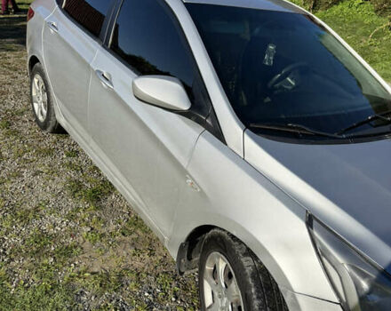 Серый Хендай Акцент, объемом двигателя 1.4 л и пробегом 253 тыс. км за 5250 $, фото 3 на Automoto.ua