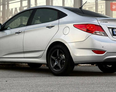 Серый Хендай Акцент, объемом двигателя 1.6 л и пробегом 124 тыс. км за 8500 $, фото 9 на Automoto.ua