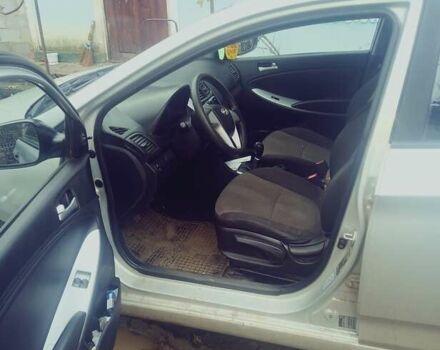 Серый Хендай Акцент, объемом двигателя 1.4 л и пробегом 173 тыс. км за 6500 $, фото 5 на Automoto.ua