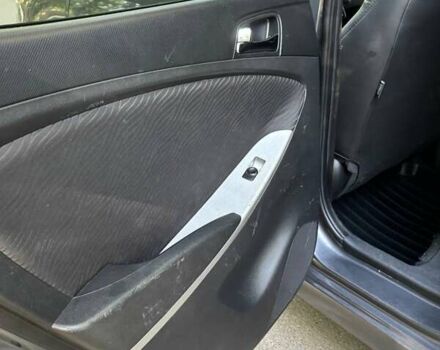 Серый Хендай Акцент, объемом двигателя 1.6 л и пробегом 105 тыс. км за 8300 $, фото 16 на Automoto.ua