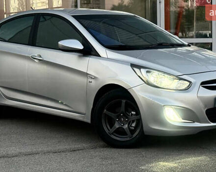 Серый Хендай Акцент, объемом двигателя 1.6 л и пробегом 124 тыс. км за 8500 $, фото 1 на Automoto.ua