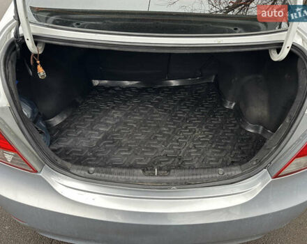 Серый Хендай Акцент, объемом двигателя 1.4 л и пробегом 250 тыс. км за 5400 $, фото 11 на Automoto.ua