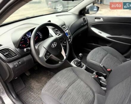 Серый Хендай Акцент, объемом двигателя 1.4 л и пробегом 201 тыс. км за 4950 $, фото 4 на Automoto.ua