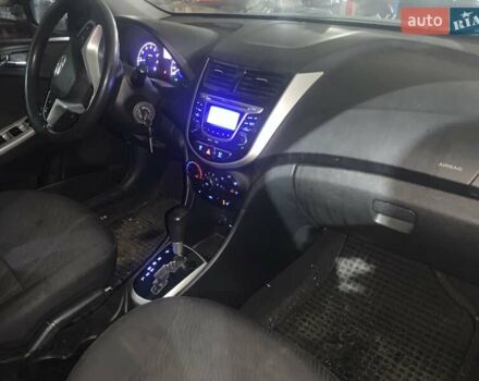 Серый Хендай Акцент, объемом двигателя 1.4 л и пробегом 157 тыс. км за 4777 $, фото 4 на Automoto.ua