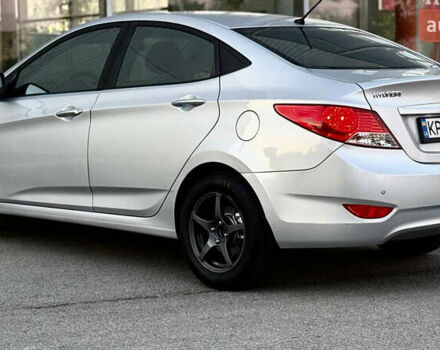 Серый Хендай Акцент, объемом двигателя 1.6 л и пробегом 124 тыс. км за 8500 $, фото 8 на Automoto.ua