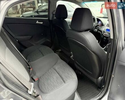 Серый Хендай Акцент, объемом двигателя 1.4 л и пробегом 201 тыс. км за 4950 $, фото 6 на Automoto.ua