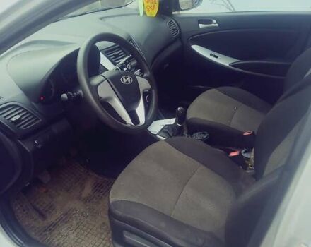 Серый Хендай Акцент, объемом двигателя 1.4 л и пробегом 173 тыс. км за 6500 $, фото 4 на Automoto.ua