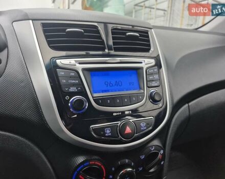 Серый Хендай Акцент, объемом двигателя 1.6 л и пробегом 90 тыс. км за 9650 $, фото 33 на Automoto.ua